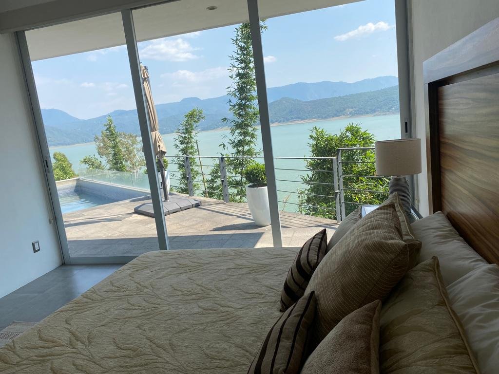 Casa en renta con hermosa vista al lago